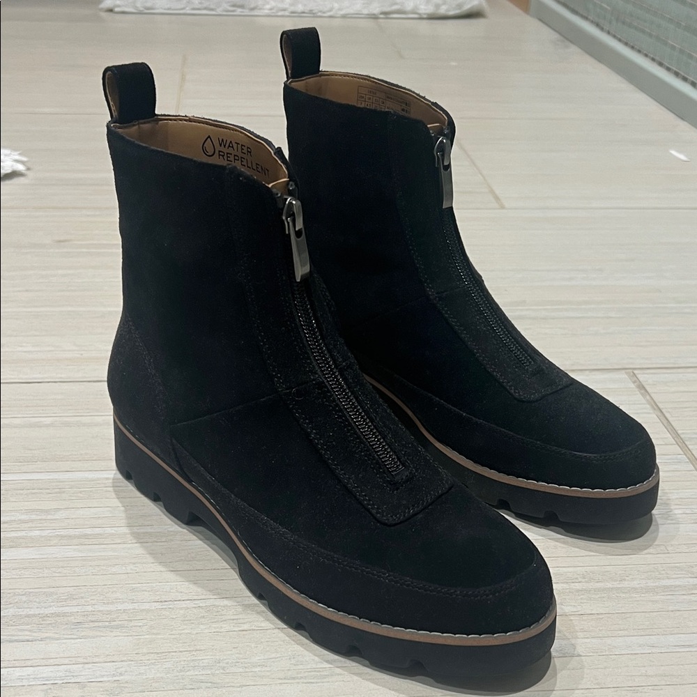 Vionic Black Water-Repellent Winter Boots